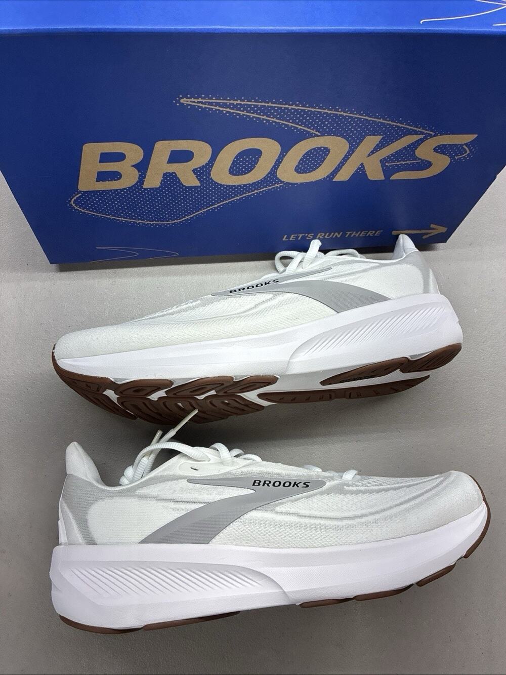 Brooks Revel 9 Women’s Running Shoes White Grey Black 120489-1B-135 Size 10 New